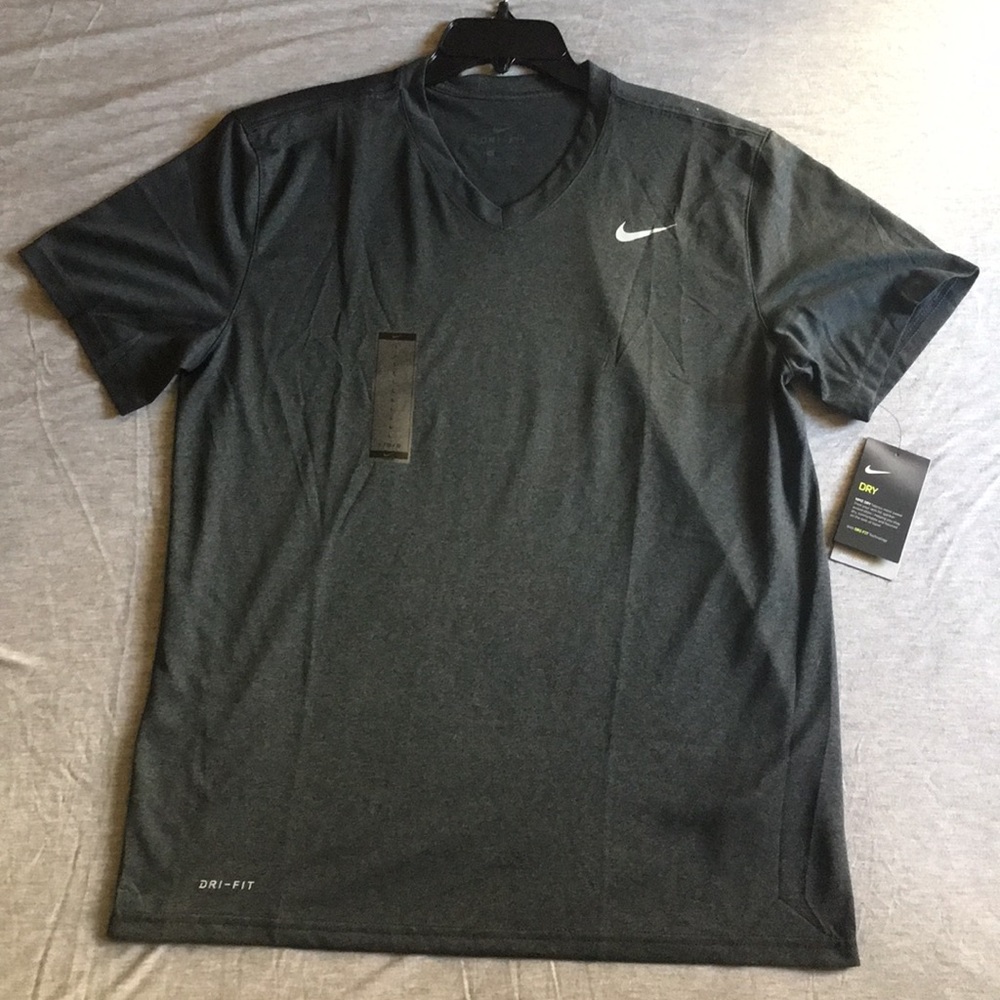 Men Nike dry-fit shirt. New.
